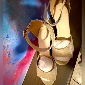 Bundle 2 for $30. Benjamin Walk Gold Glitter Heels. Size 8.5.